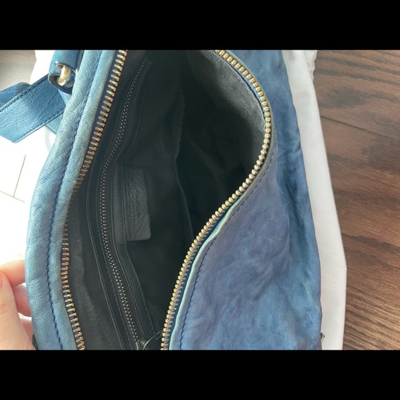 Givenchy Pandora medium size blue aged leather crossbody/shoulder bag - Picture 6 of 7